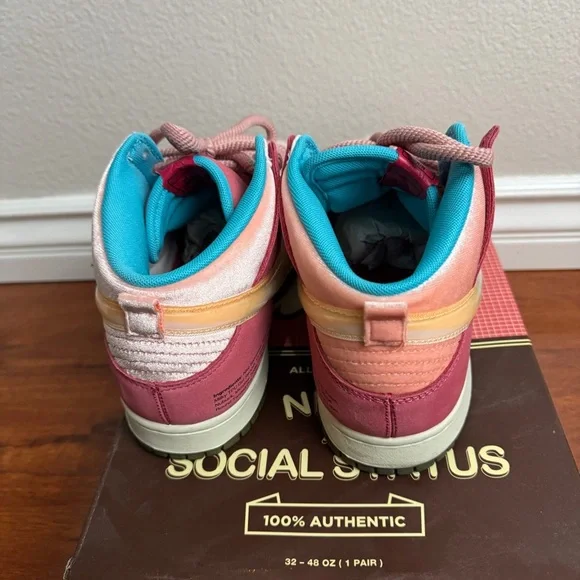 Social Status x Dunk Mid Strawberry Milk Size 10.5